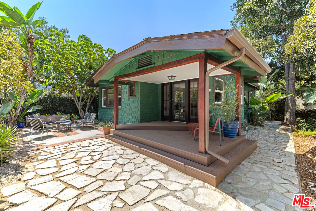 Property Photo:  1149 Manzanita St  CA 90029 