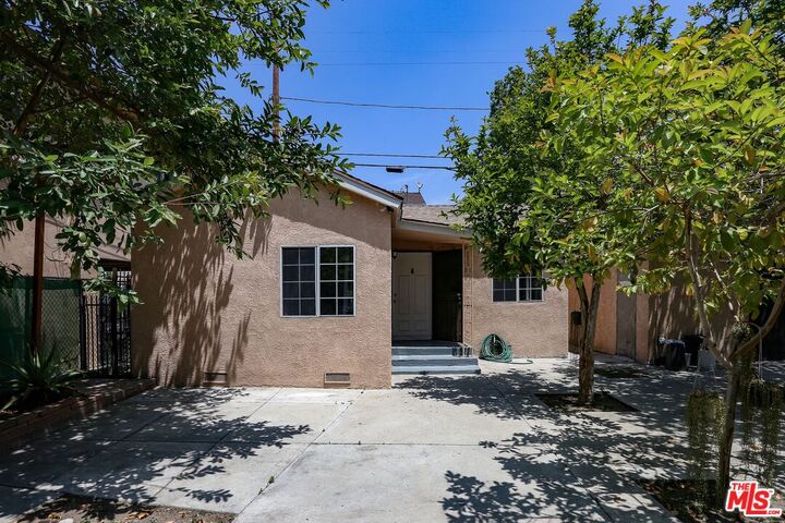 Property Photo:  1379 W 37th Pl  CA 90007 