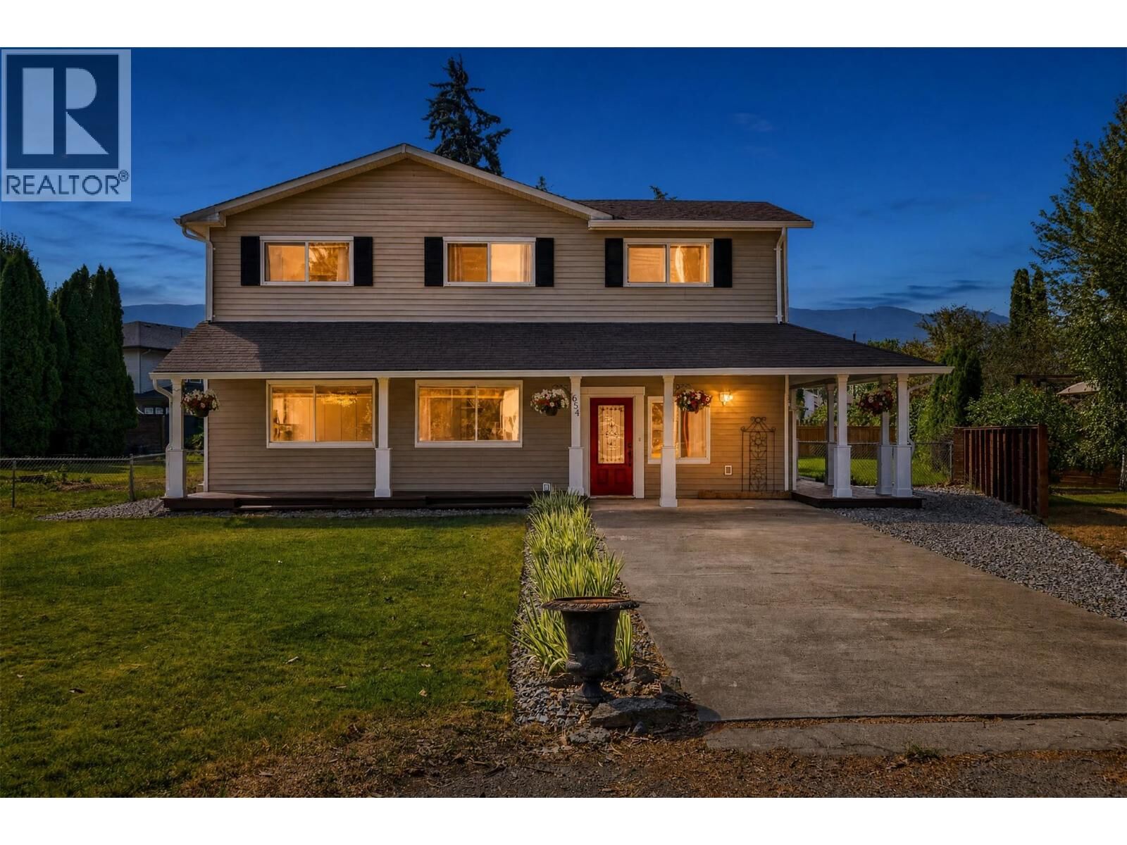 Property Photo:  654 Armour Crescent  BC V1W 1A5 