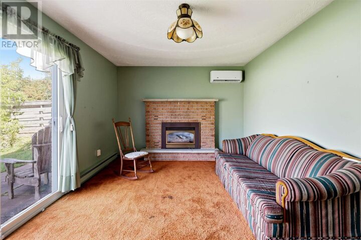 Property Photo: 40 Norden Cres ON P6B 5T2