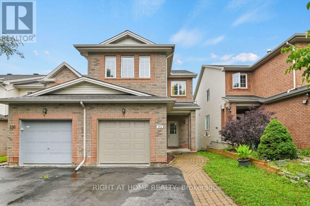 Property Photo: 184 Carwood Circle ON K1K 4V4