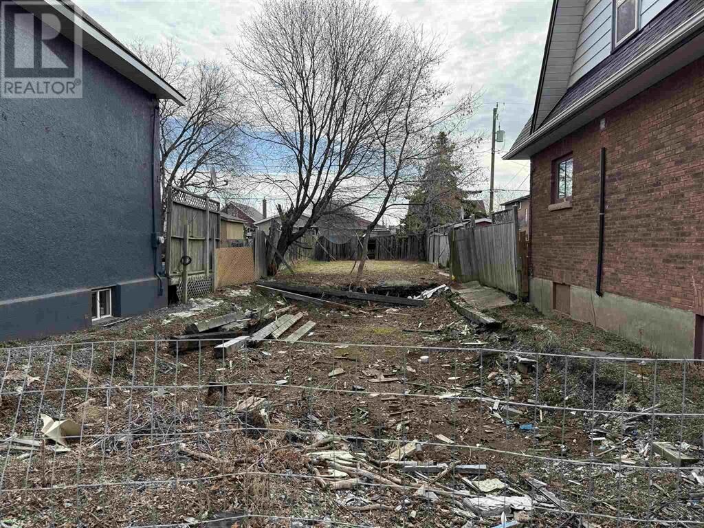 Property Photo:  520 Brodie St N  ON P7C 3T6 