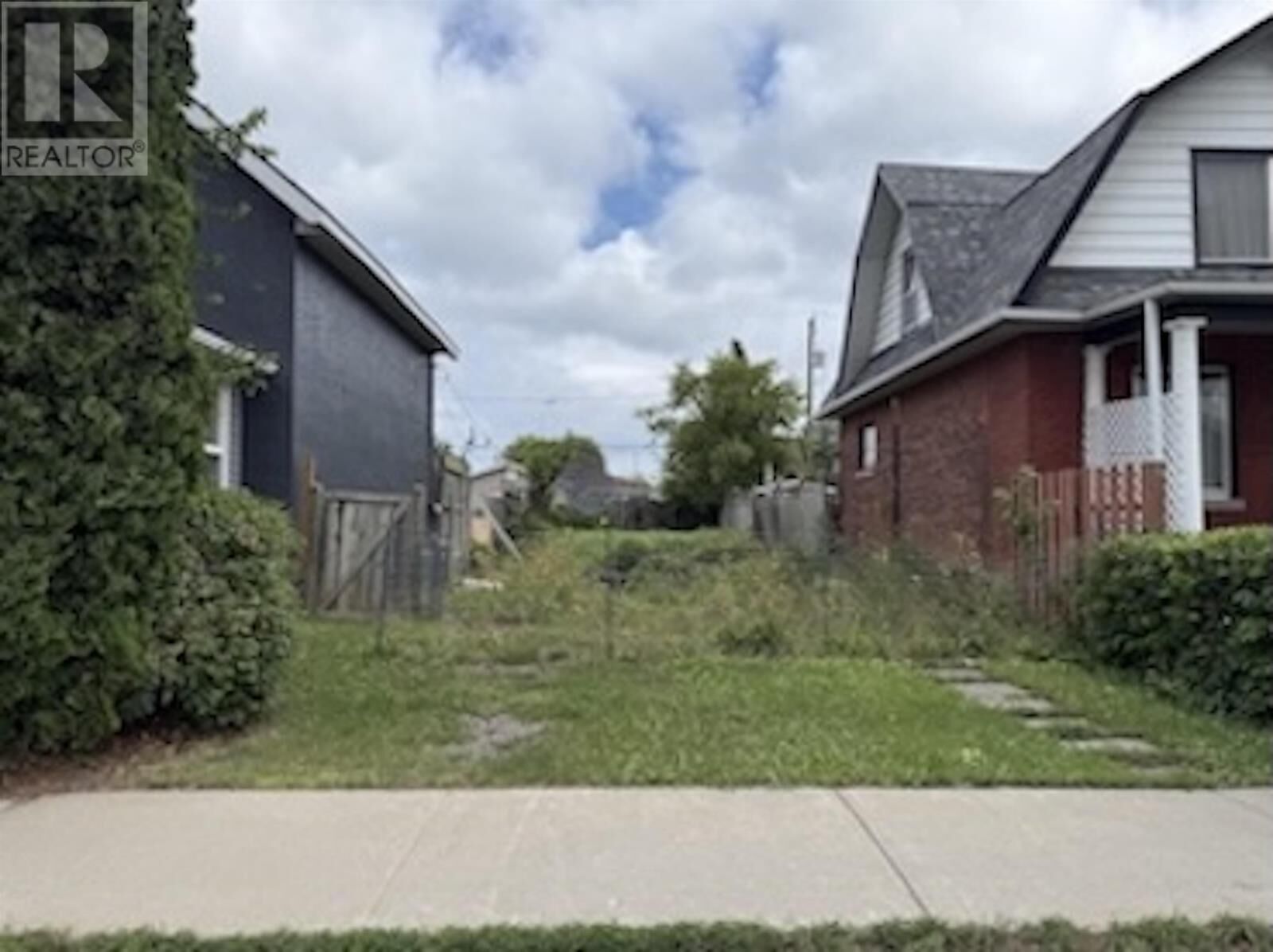 Property Photo:  520 Brodie St N  ON P7C 3T6 