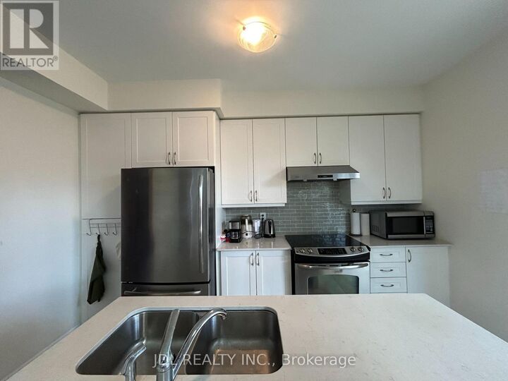 Property Photo: 15 Wildflower Way ON M1E 2T1