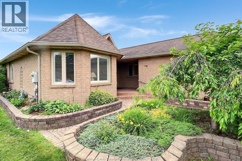 Property Photo:  1099 Imperial Crescent  ON N9G 2T4 