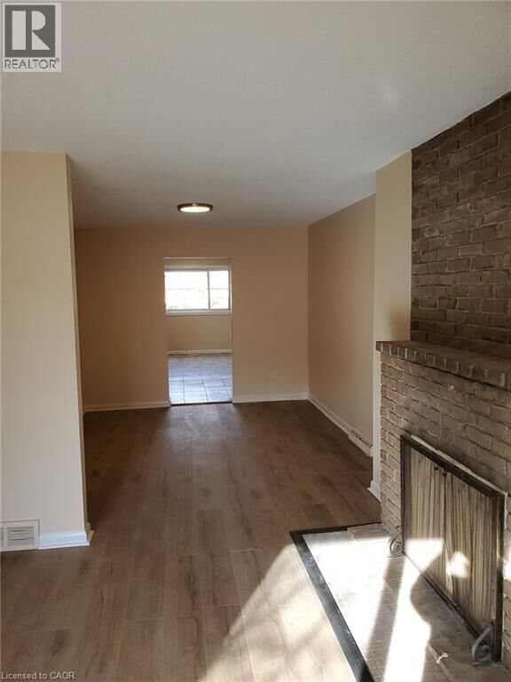 Property Photo: 225 Shakespeare Drive 9 ON N2L 2T5