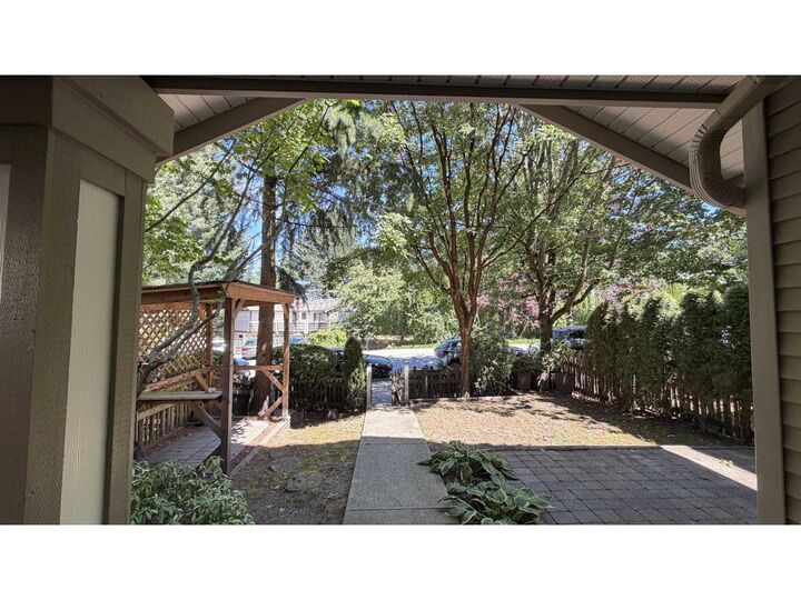 Property Photo:  2733 Parkway Drive 6  BC V4P 3P7 