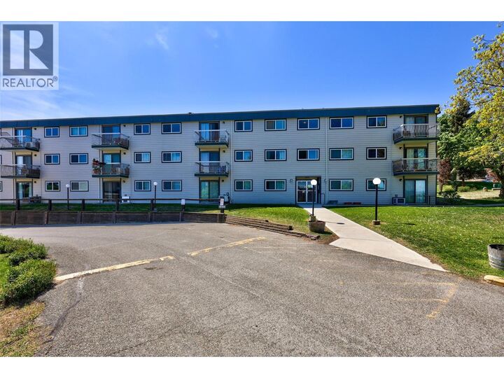 1595 Summit Drive 18 — photo 1