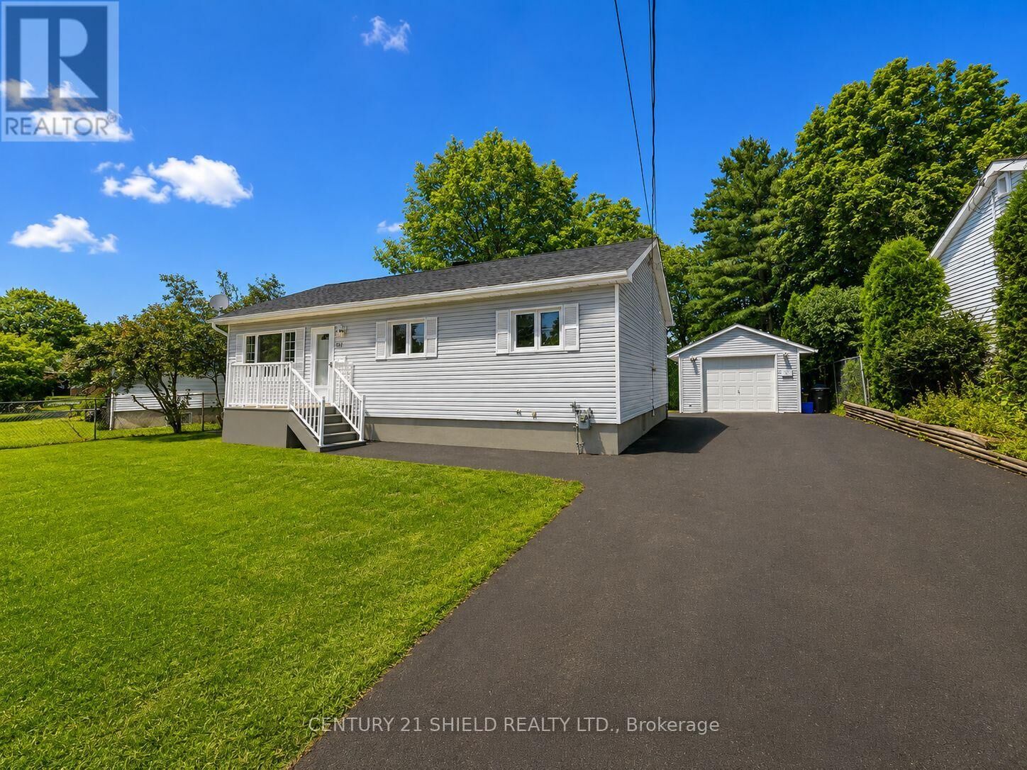 Property Photo: 117 Ellen Avenue ON K6J 3L8