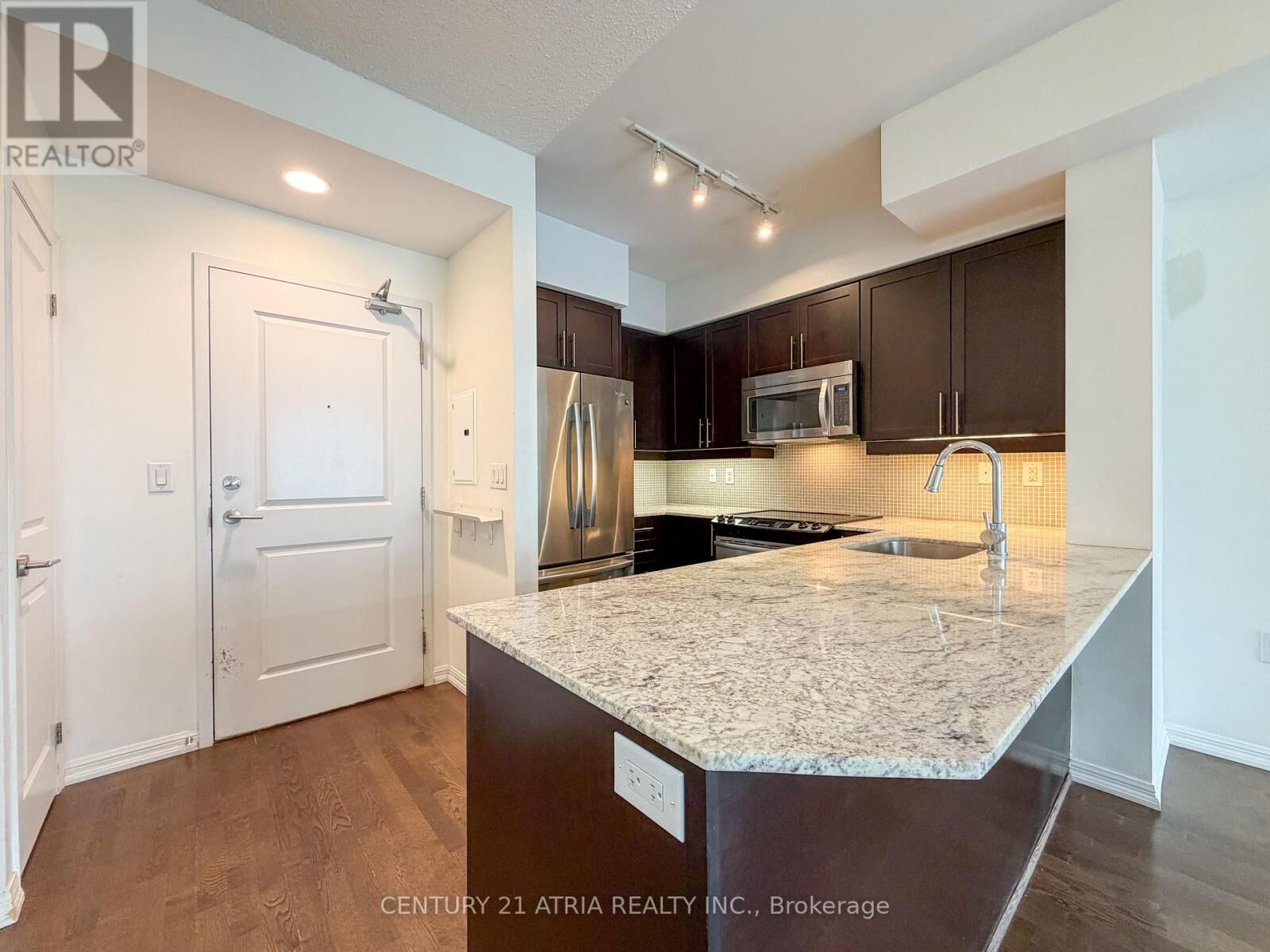 Property Photo: 125 Western Battery Road 2506 ON M6K 3R8