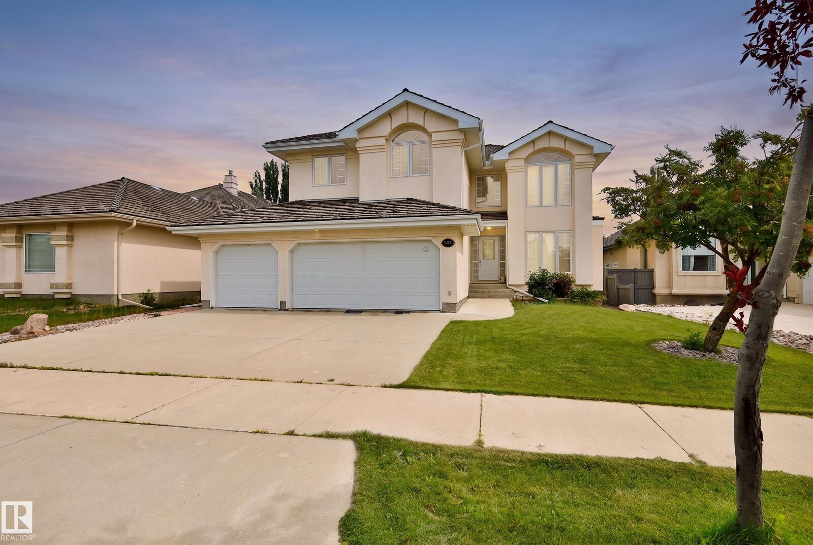 Property Photo:  237 Darlington Crescent NW  AB T6M 2T1 