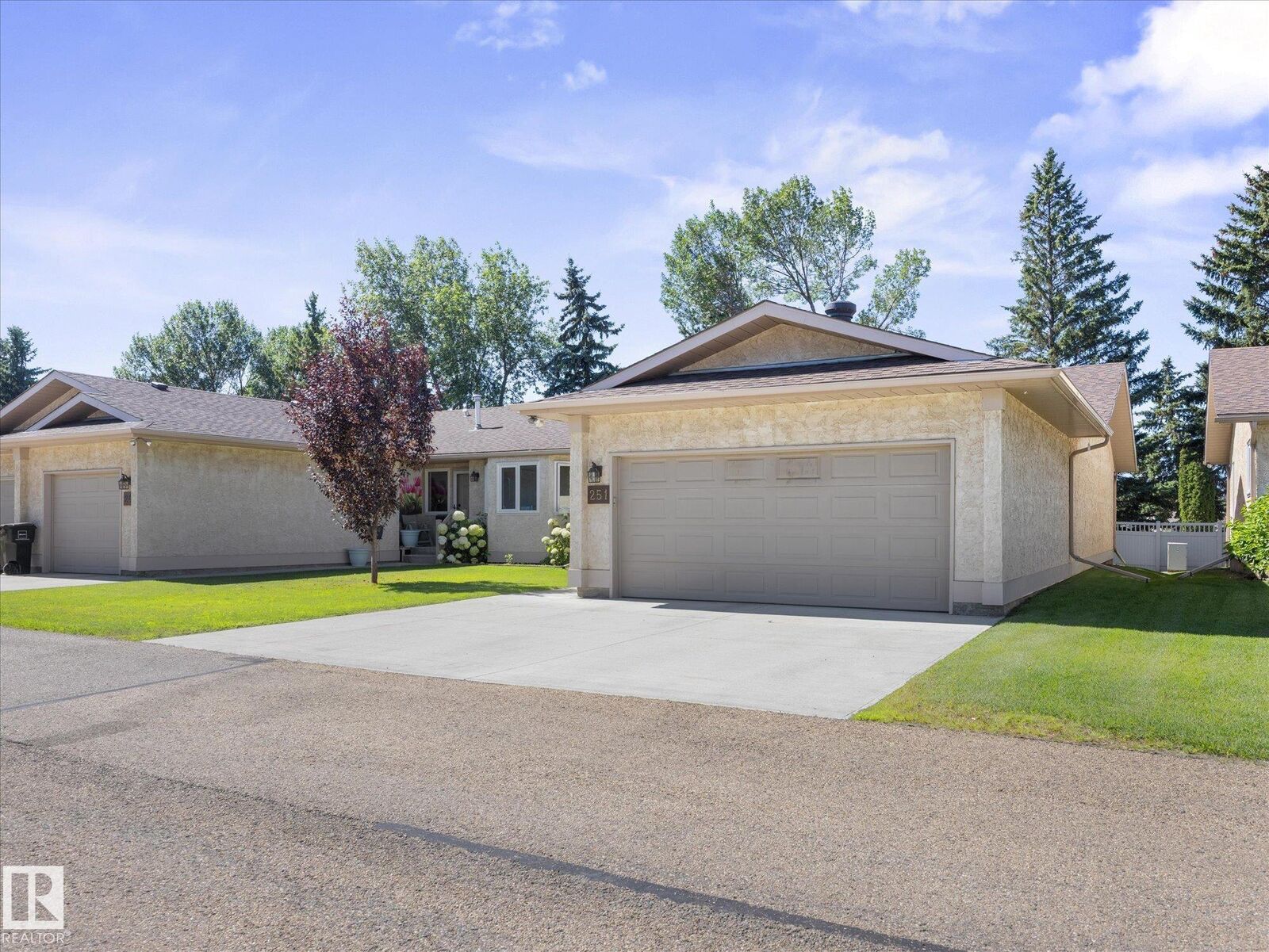 Property Photo:  251 Knottwood Road NW  AB T6K 4B9 