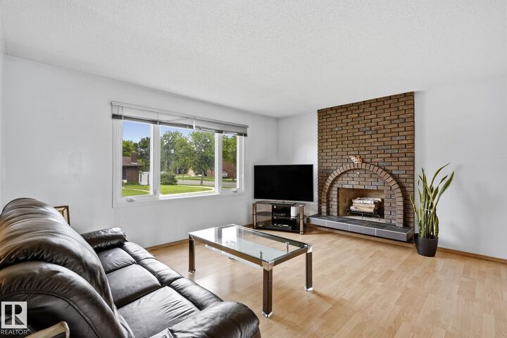 Property Photo:  10007 168 Avenue NW  AB T5X 2Z6 