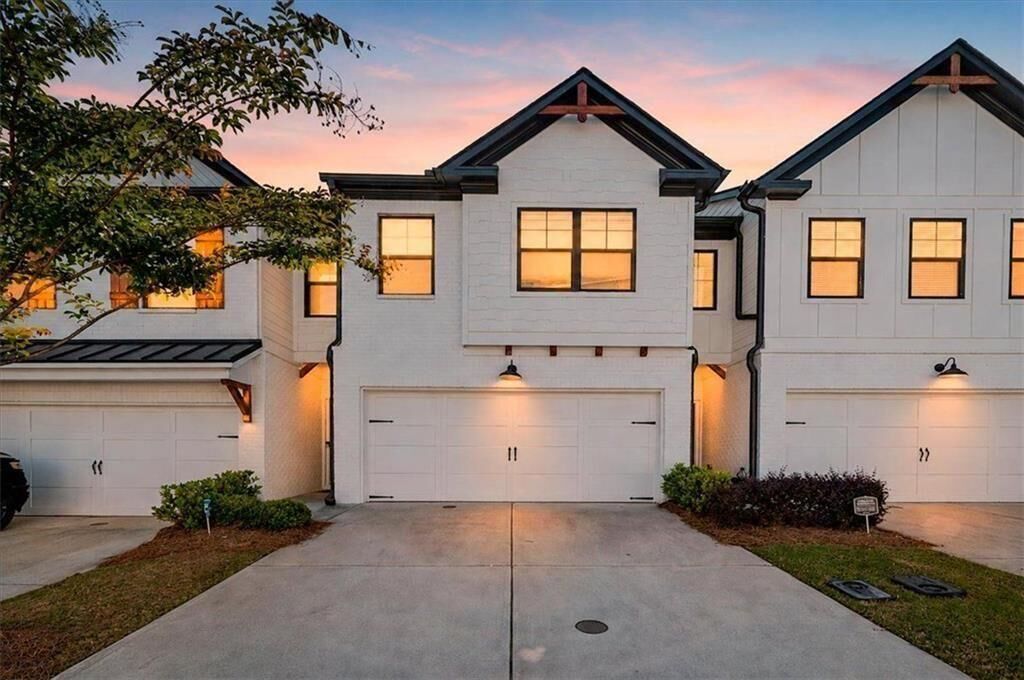 Property Photo:  200 N Auburn Landing Place 200  GA 30011 