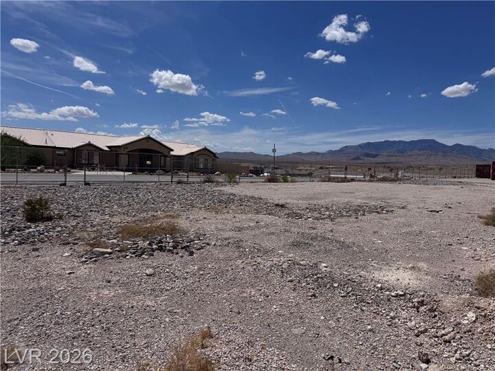 Property Photo:  