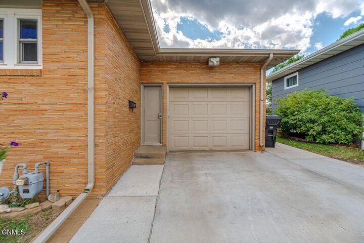 Property Photo: 703 12th Avenue NW ND 58554