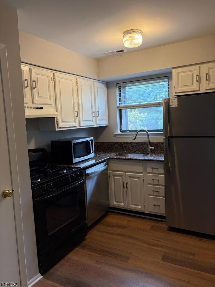 Property Photo: 806 Yorkshire Dr NJ 08822