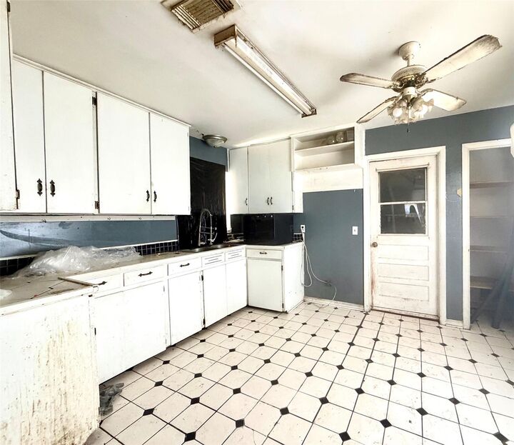 Property Photo: 208 Richmond Street TX 77515