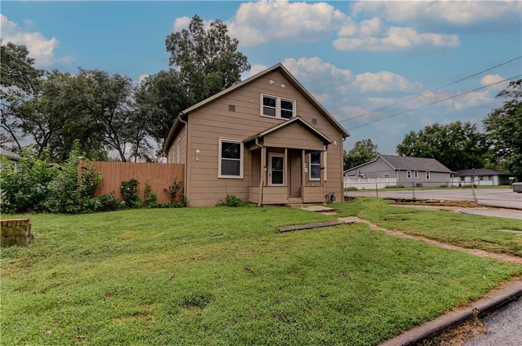 Property Photo:  931 Kickapoo Street  KS 66048 