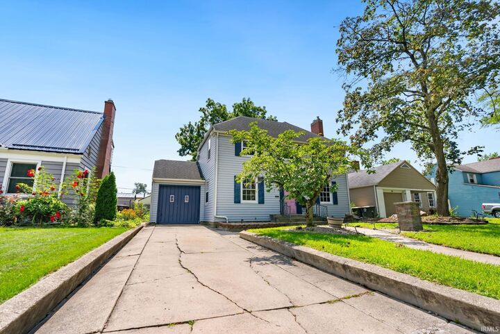 Property Photo:  327 W Sherwood Terrace  IN 46807-2850 