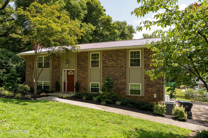 Property Photo: 6008 Ridgewood Rd TN 37918