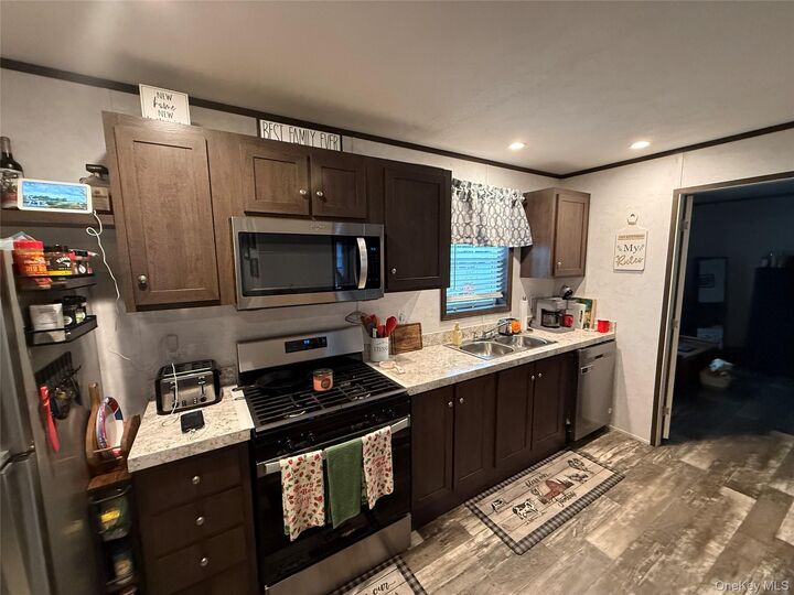 Property Photo:  755 Tarrytown Lane  NY 12586 