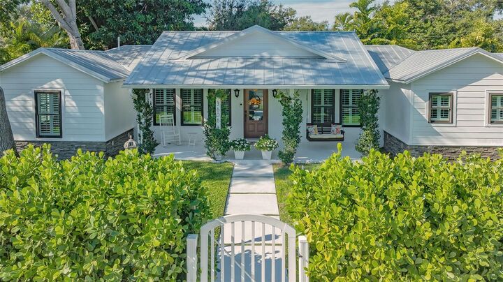 Property Photo:  3606 Palonia Court  FL 34239 