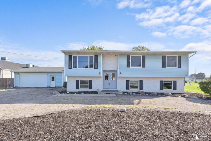 Property Photo:  5405 Plum Creek Drive  MI 48161 