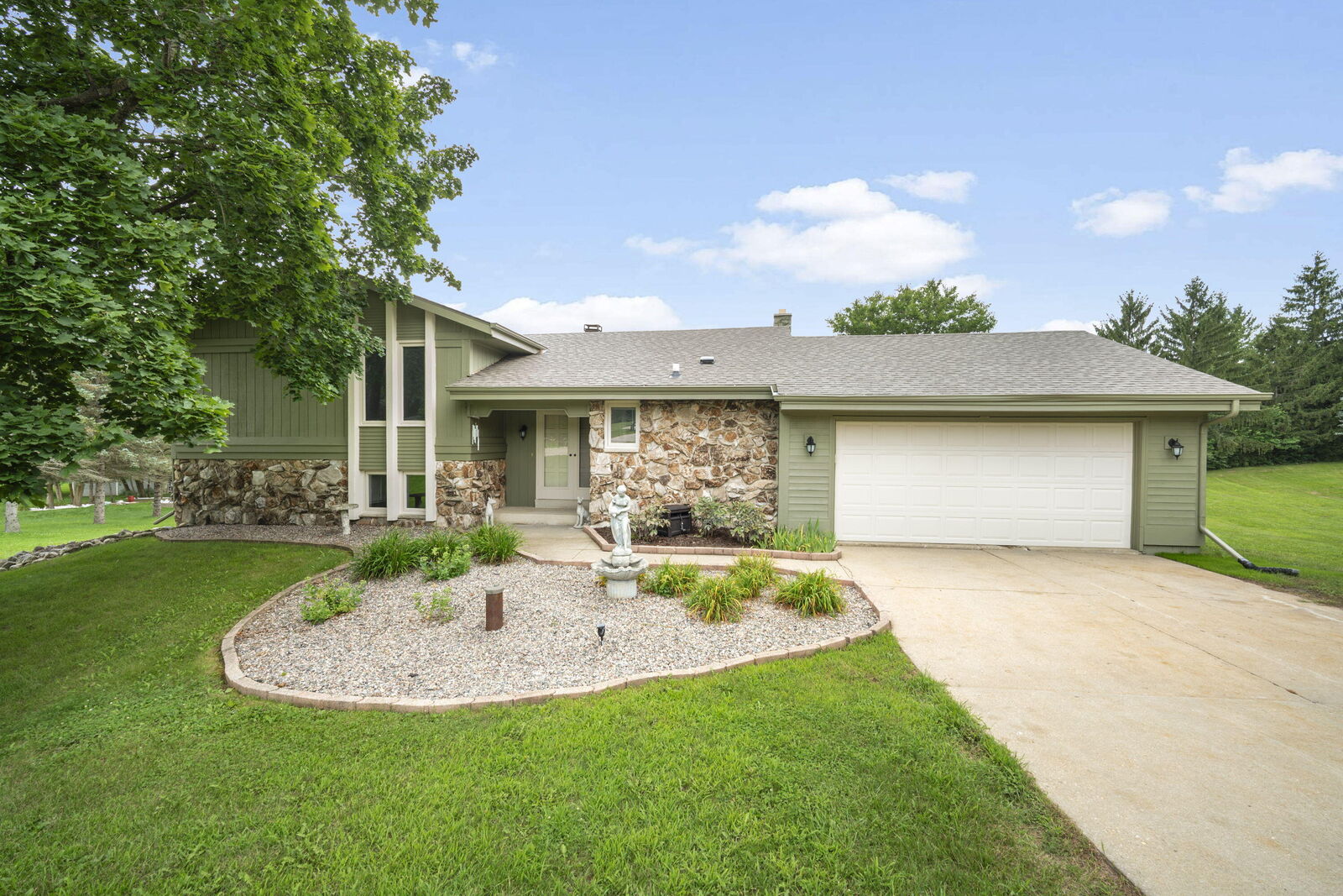 Property Photo:  W249s7055 Sugar Maple Dr  WI 53189 