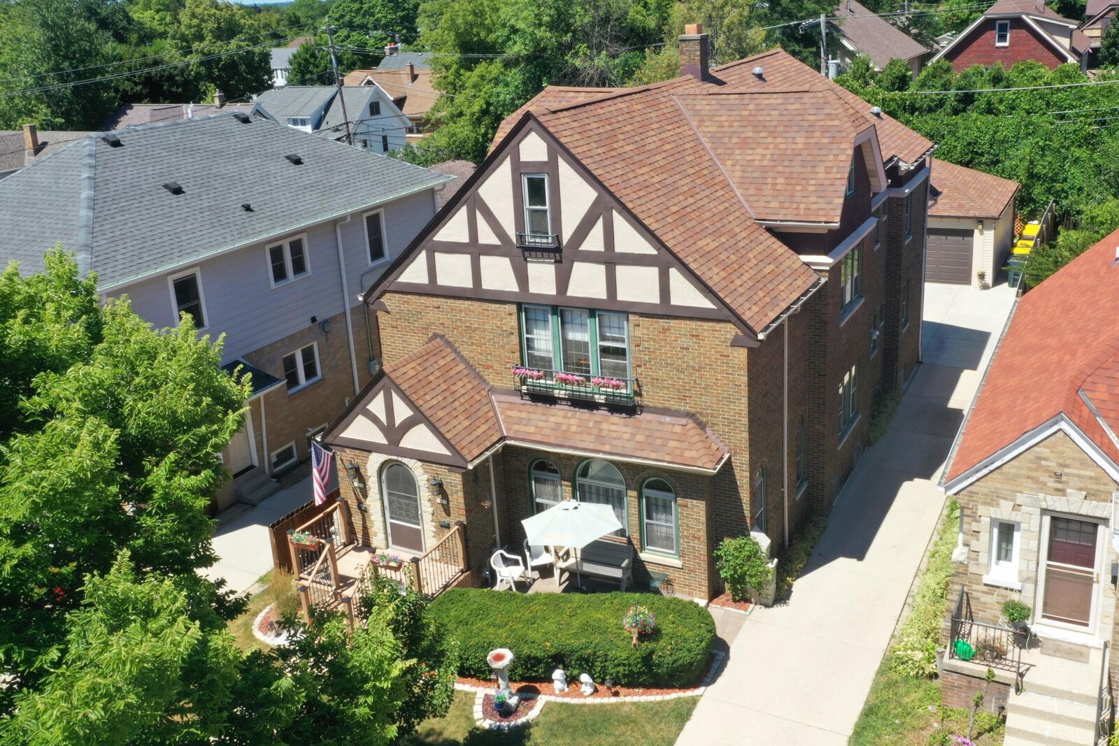 Property Photo: 1620 E Olive St WI 53211
