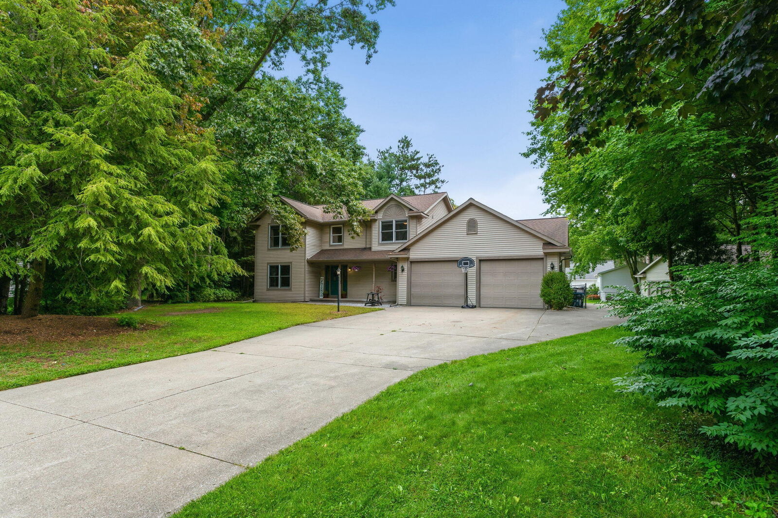 Property Photo:  15250 Hofma Drive  MI 49417 