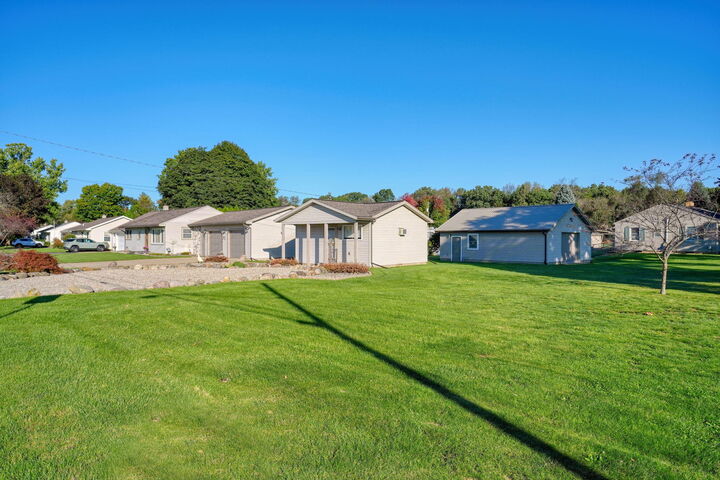 Property Photo:  1304 Joseph Street  MI 49202 
