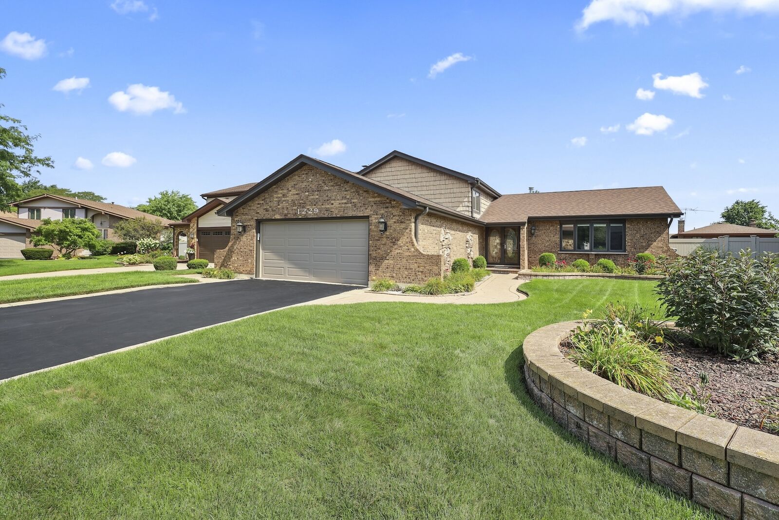 Property Photo:  1229 Anvil Court  IL 60101 