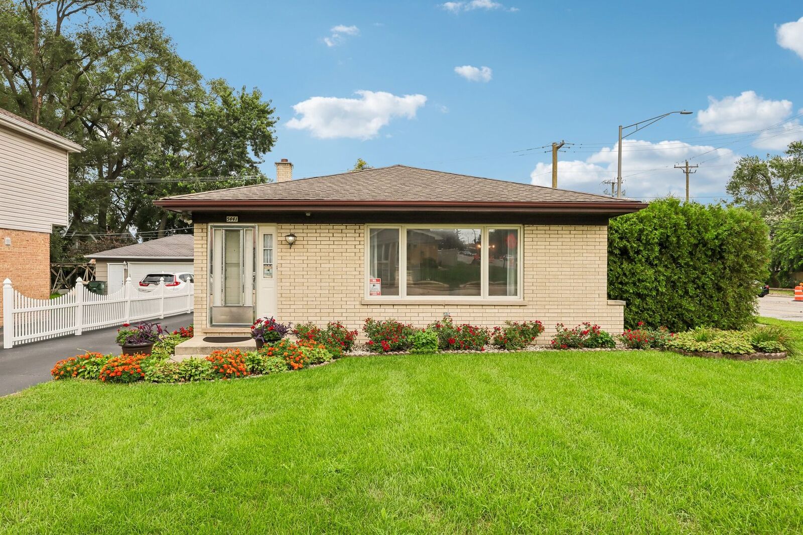 Property Photo:  