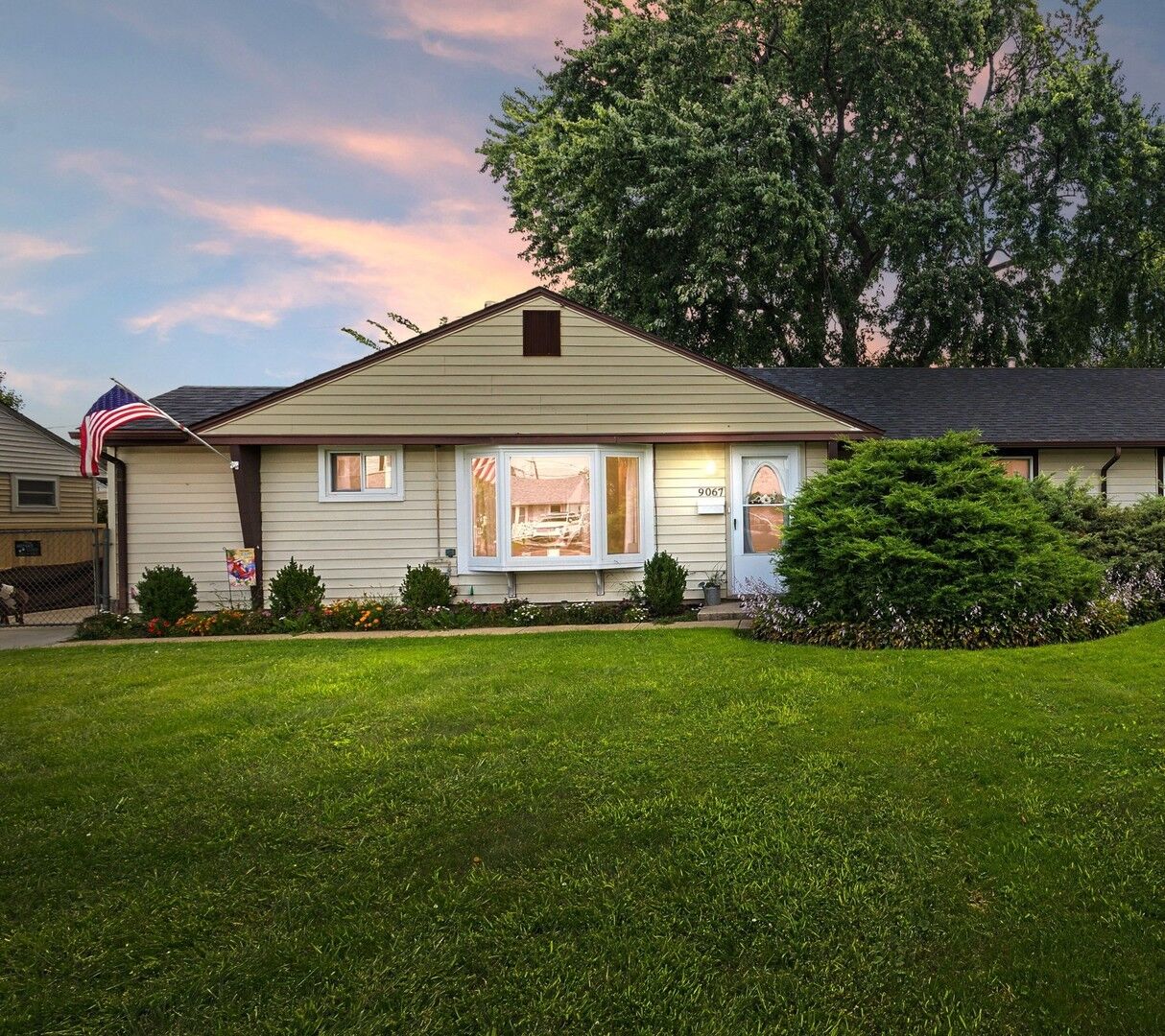 Property Photo:  9067 S Main Street  IL 60456 