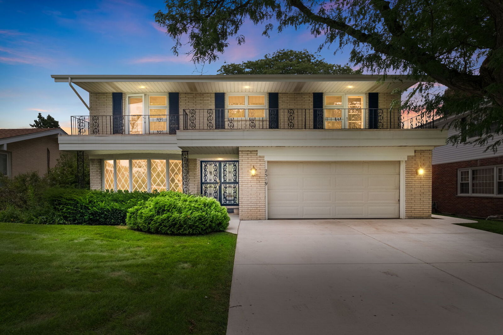Property Photo: 2319 Westwood Drive IL 60162