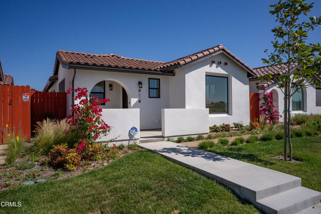 Property Photo:  1125 W 2nd Street  CA 93030 