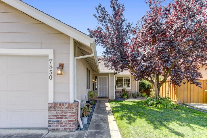 Property Photo: 7850 Bonny Downs Way CA 95758