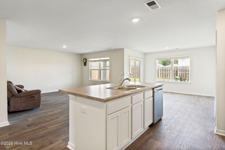 Property Photo:  2233 Emerald Avenue  NC 28429 