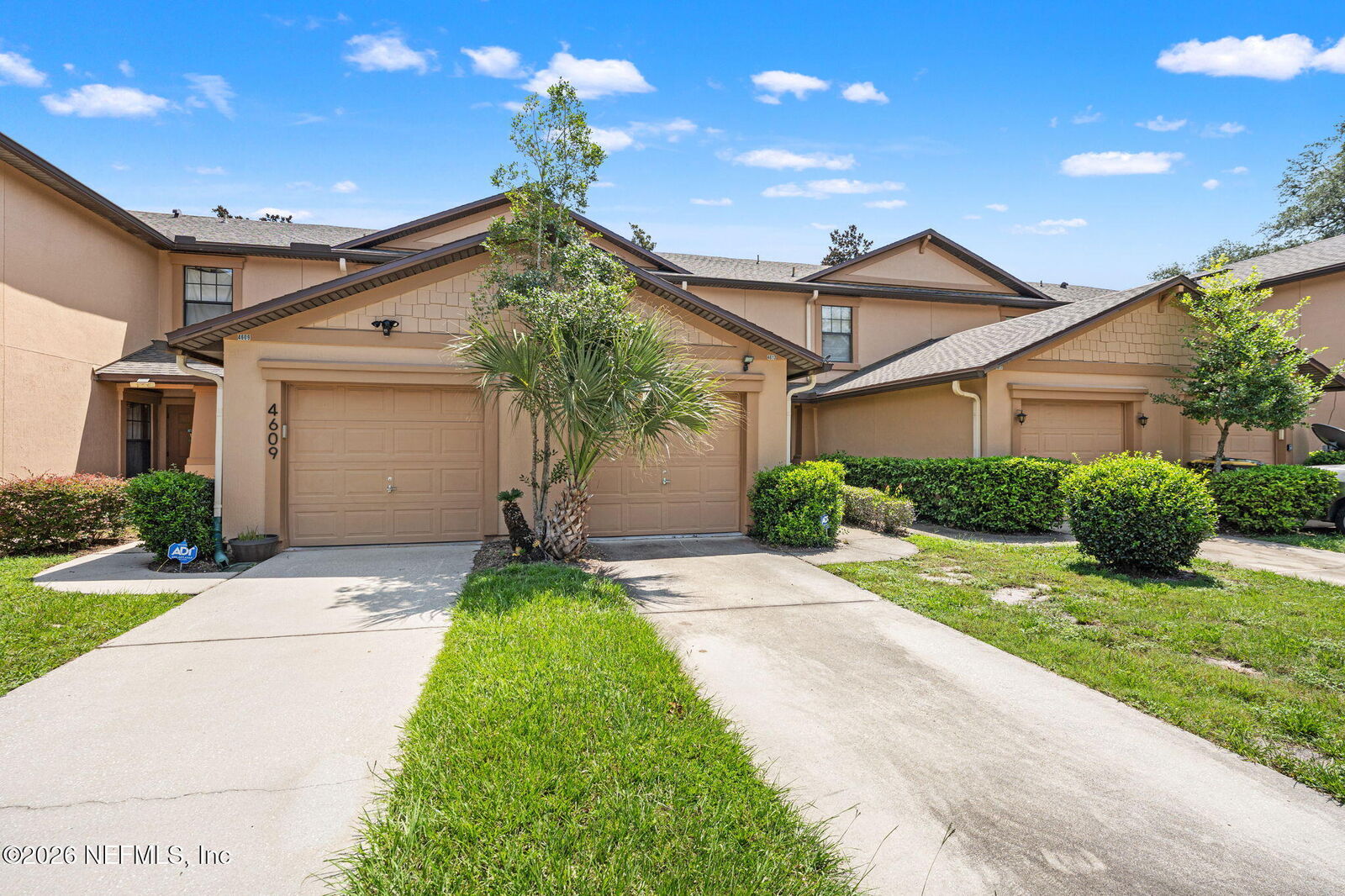 Property Photo: 4613 Gerber Court FL 32210