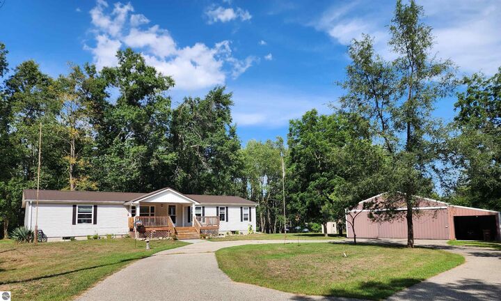 Property Photo:  3560 Pine Tree Drive  MI 48893 