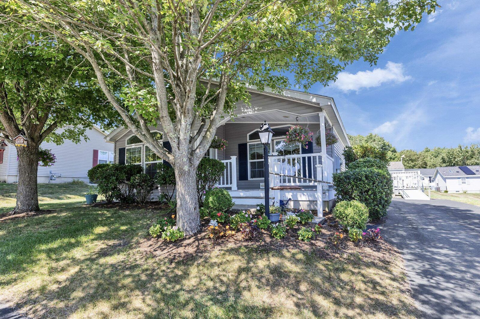Property Photo: 24 Stagecoach Way NH 03104