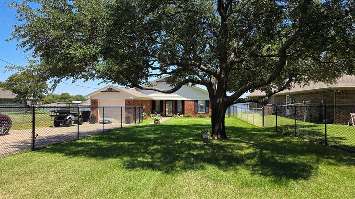 Property Photo:  4001 Apache Trail Court  TX 76048 
