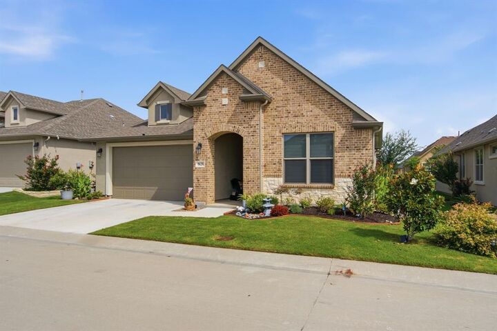 Property Photo: 9620 Creekwood Drive TX 76207