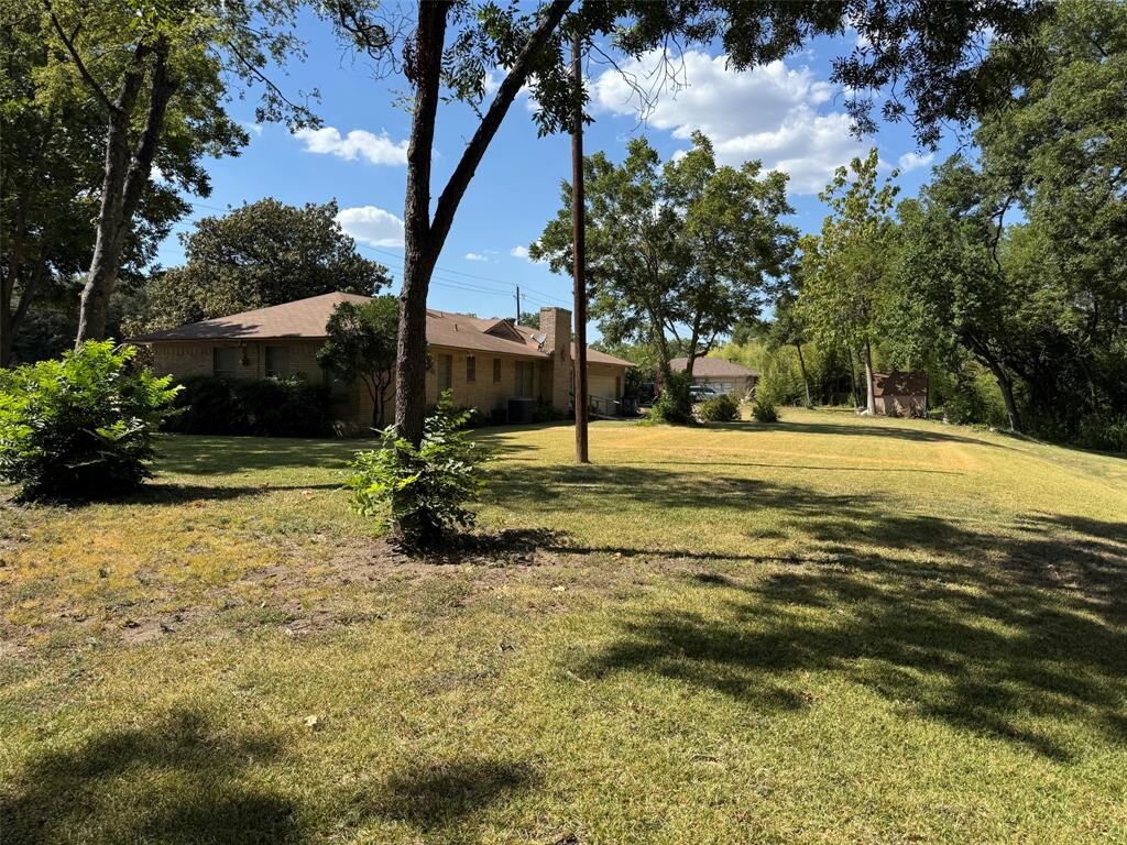 Property Photo:  1620 N Houston School Road  TX 75134 