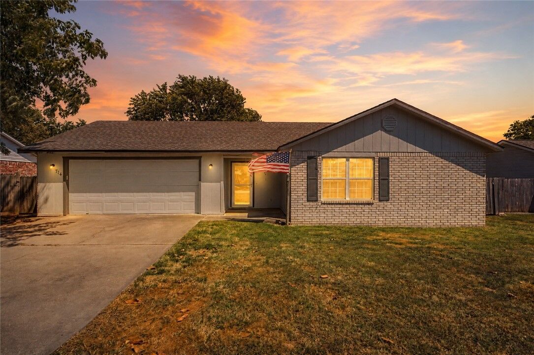 Property Photo:  714 Bloomfield Street  AR 72734 