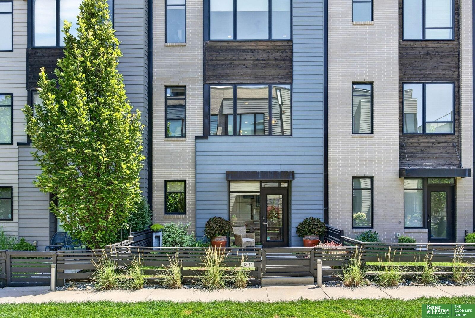 Property Photo:  1207 S 10 Court  NE 68108 