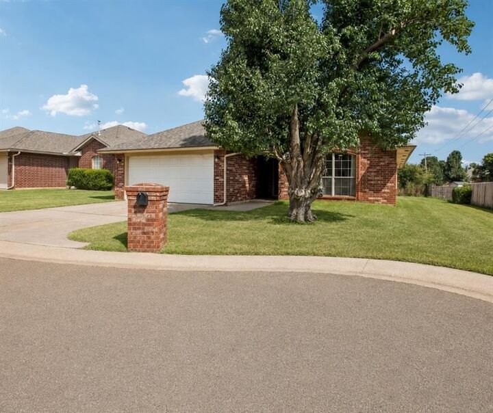 Property Photo: 4921 SE 87th Terrace OK 73135