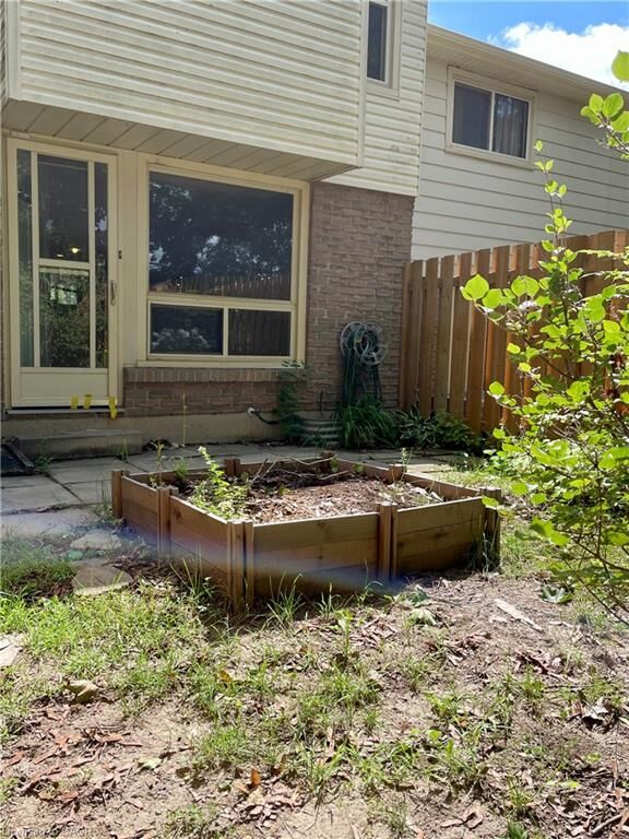 Property Photo: 165 Green Valley Drive 45 ON N2P 1K3