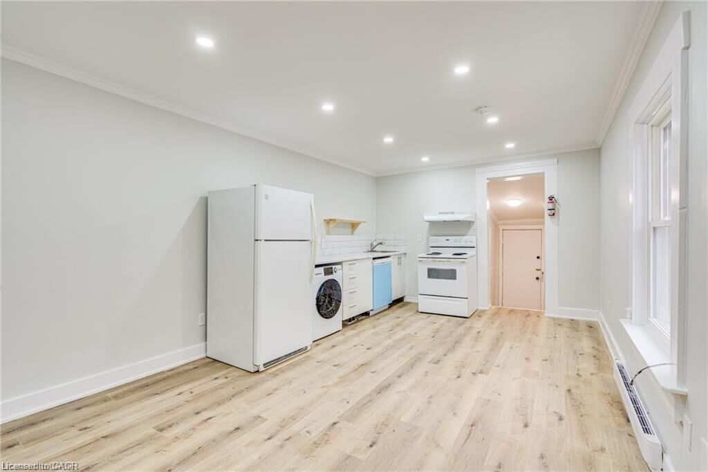 Property Photo:  33 Albion Street Upper #2  ON N3T 3L9 